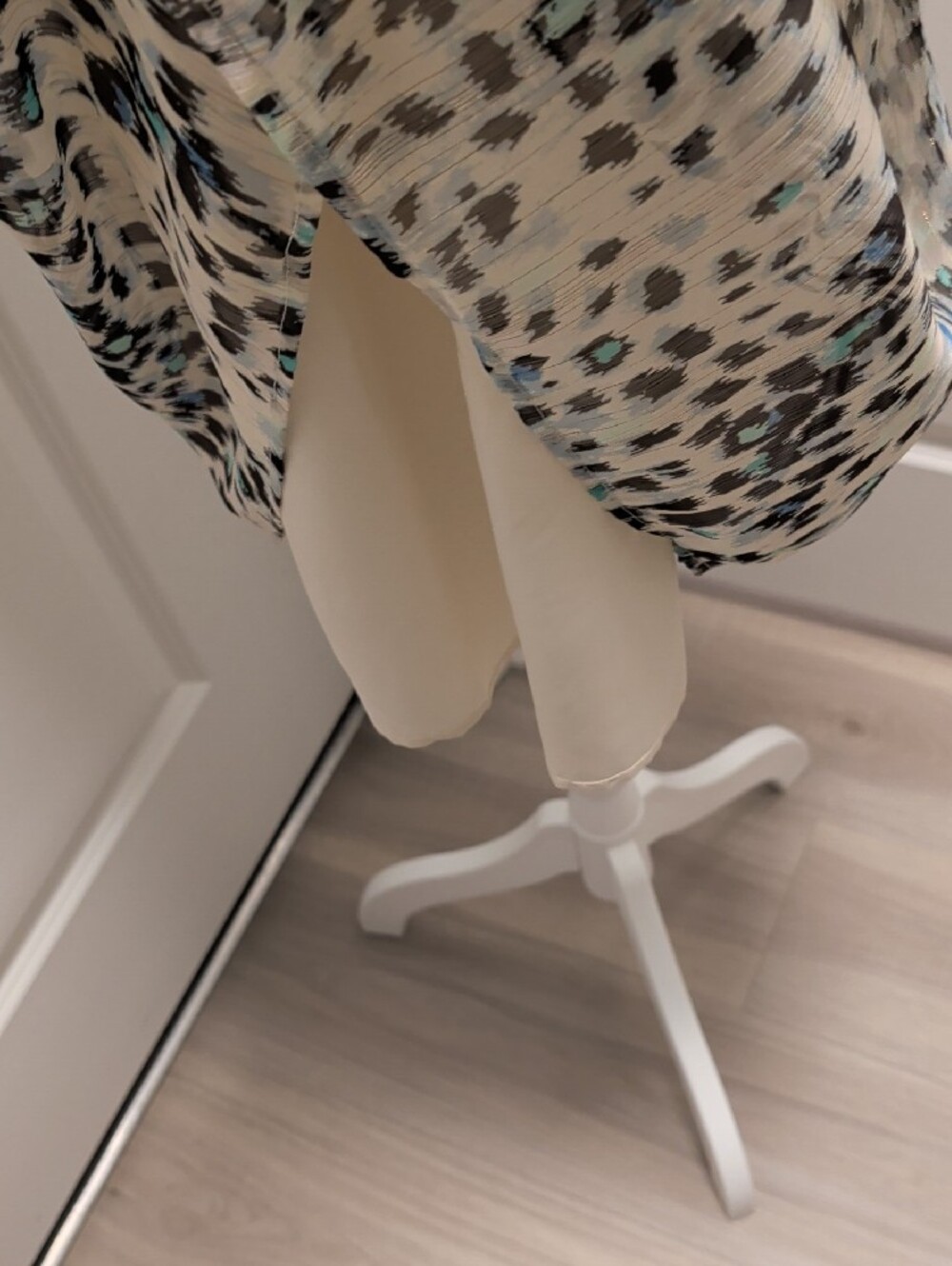 LOFT- Size M Ivory Leopard Print Tiered Long Sleeve Dress with Aqua Accents NWT - Picture 6 of 15